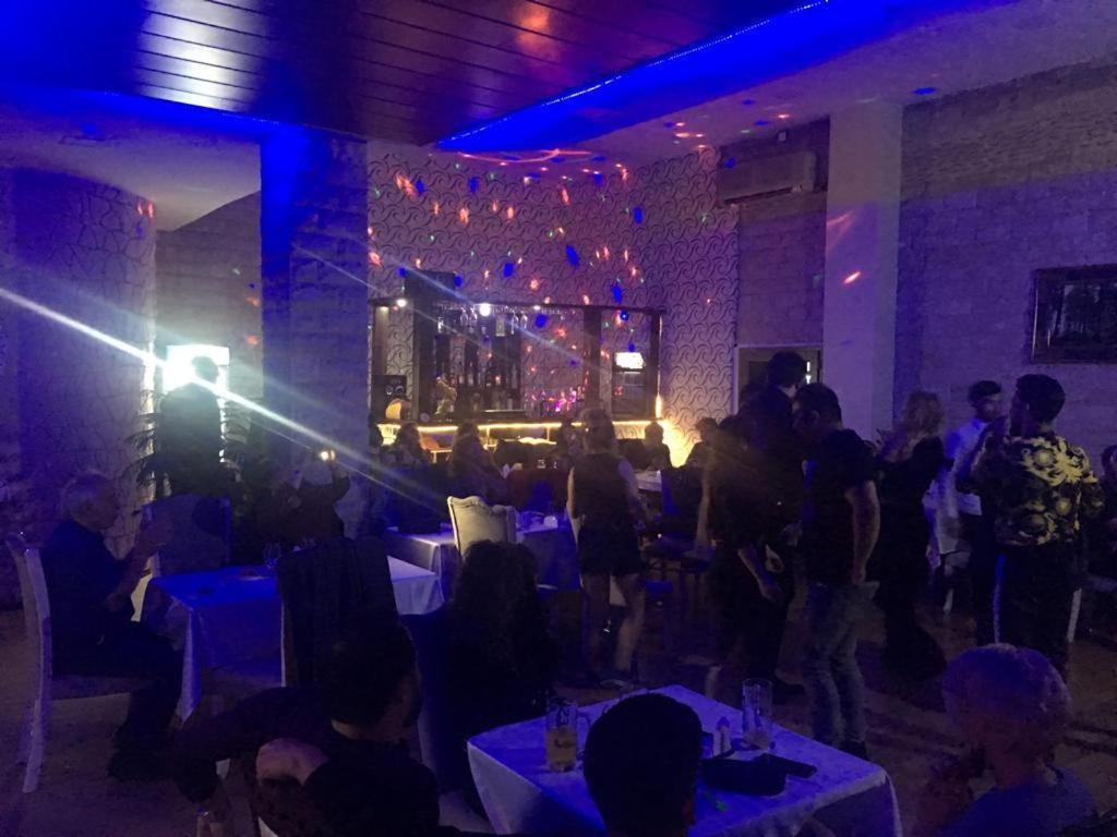 Vania Hotel Baku Bagian luar foto