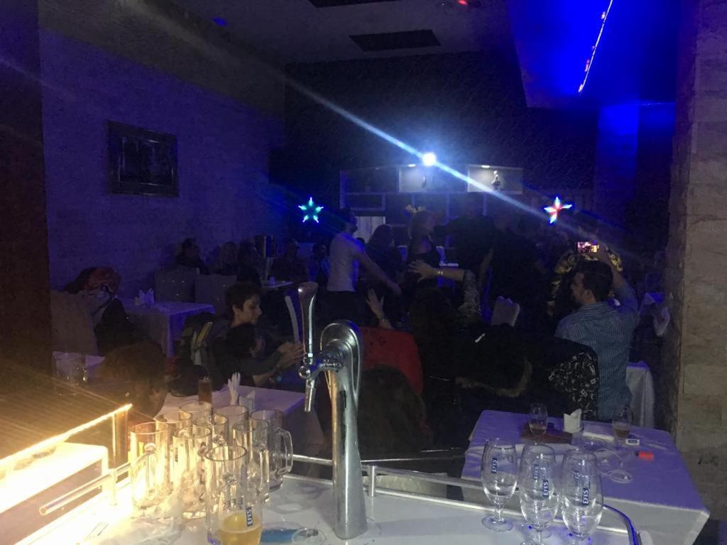 Vania Hotel Baku Bagian luar foto